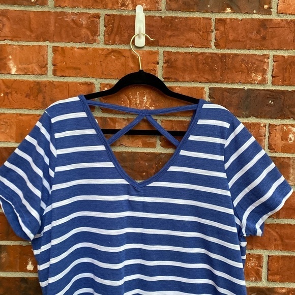 NWT Lane Bryant Womens 18/20 Keyhole Cutout Blue Stripe Vneck Short Sleeve Top - Picture 5 of 10